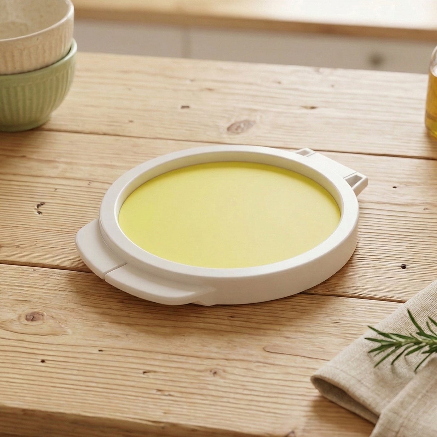 Round Food Saver Storage Container with Lid (1 Pc, 18 x 15 Cm)