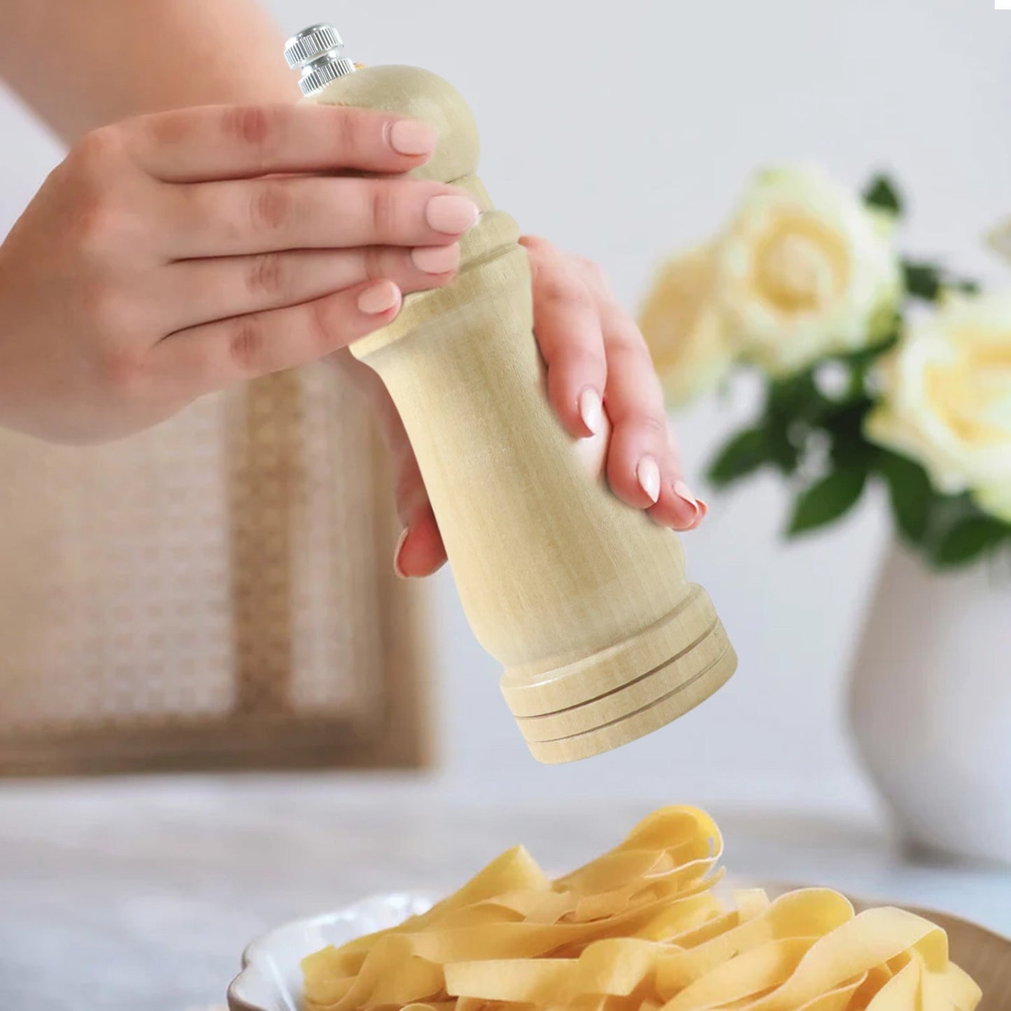 Classic Wooden Manual Pepper Grinding Mill (1 Pc)