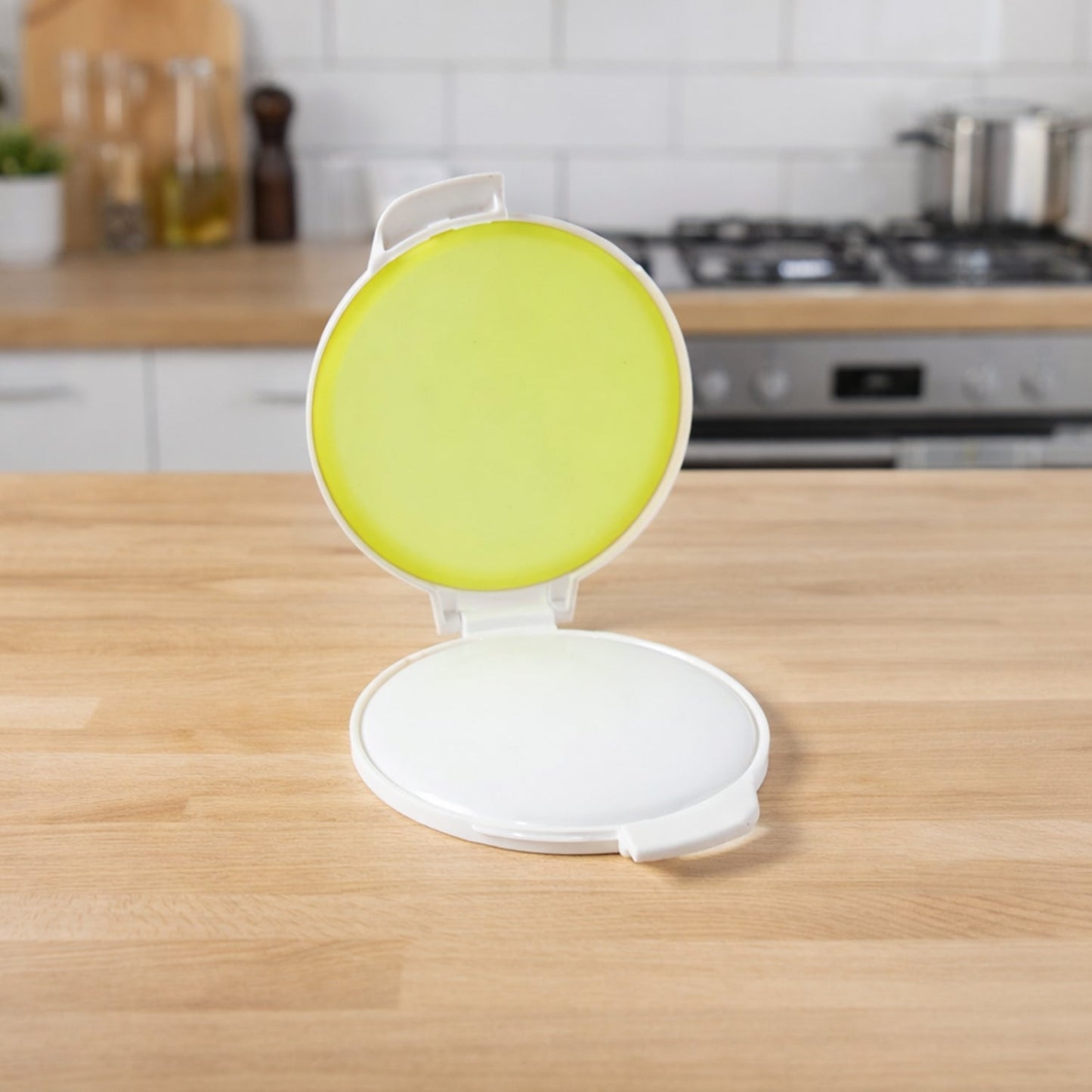 Round Food Saver Storage Container with Lid (1 Pc, 18 x 15 Cm)