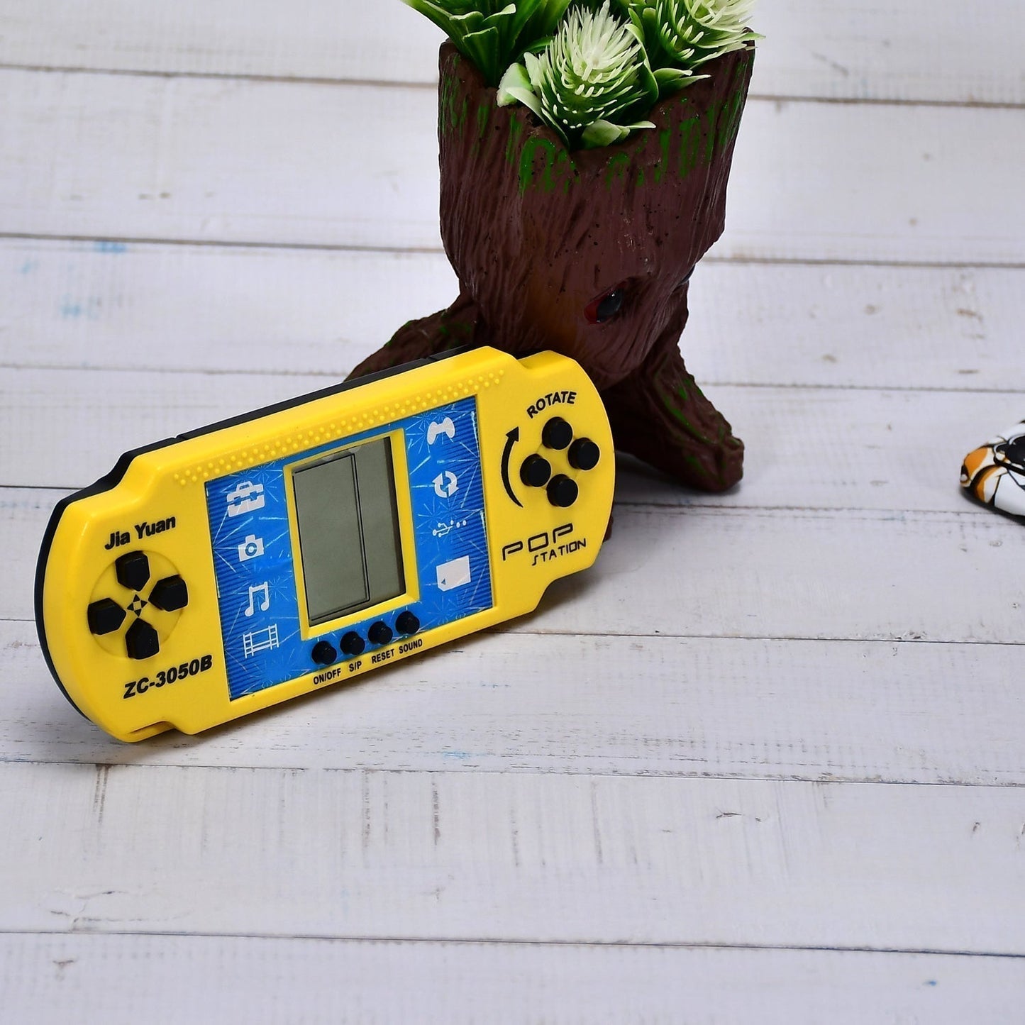 Handheld Video Game Station Pocket Game Toy.