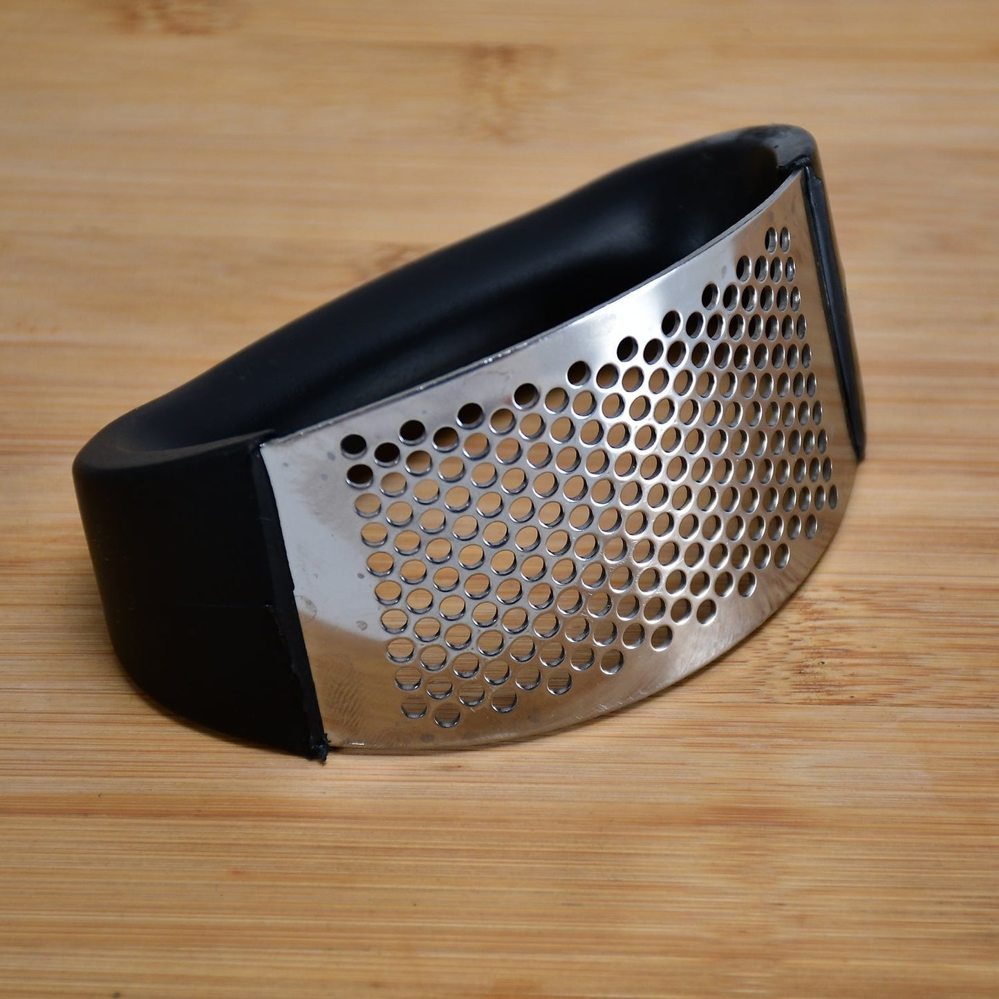 Stainless Steel Garlic Presser / Crusher (Multicolor)