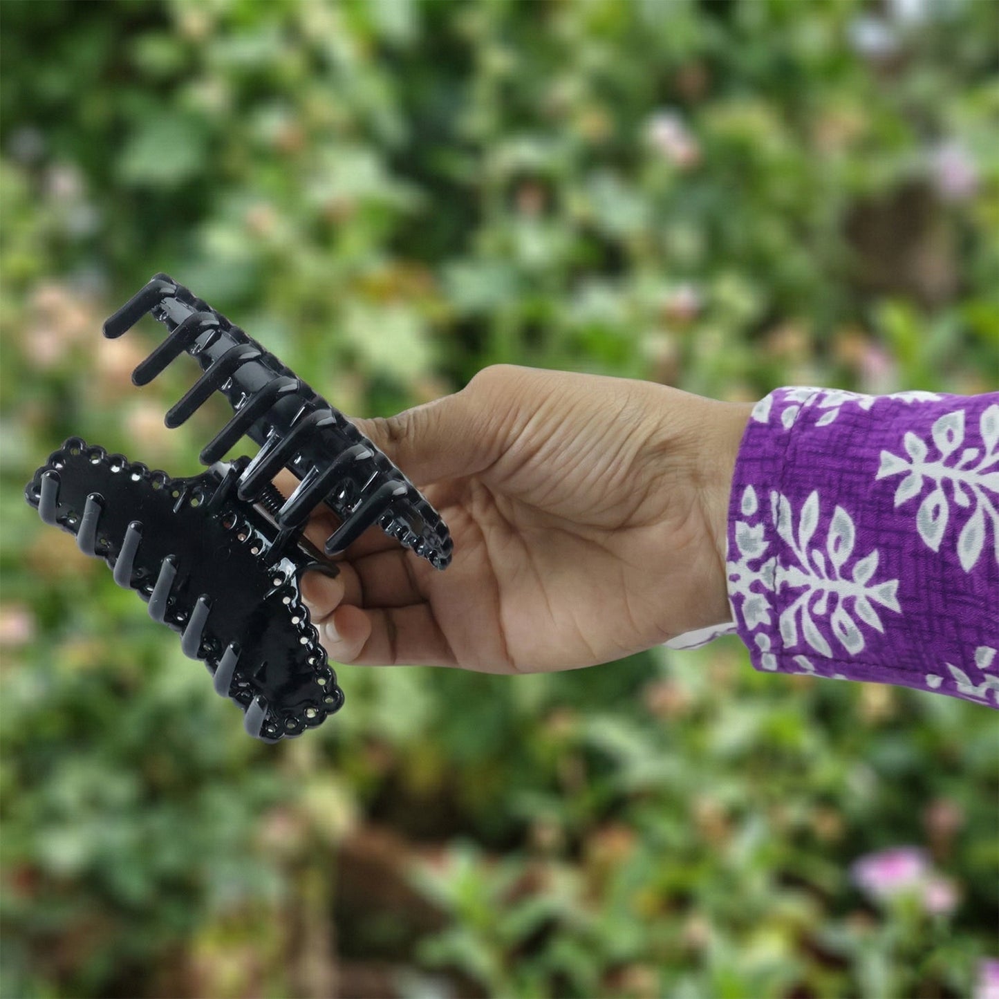 Elegant Black Hair Claw Clip (1 Pc)