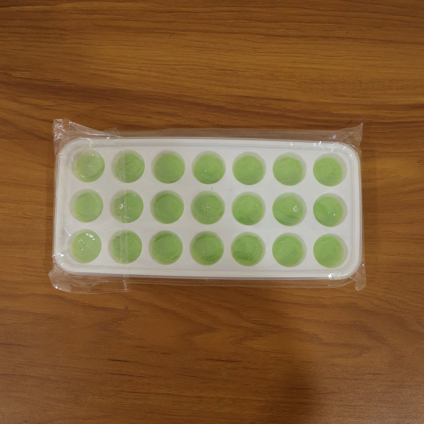 21 Grid Plastic Round Pop Ice Cube Tray with Lid (1 Pc)