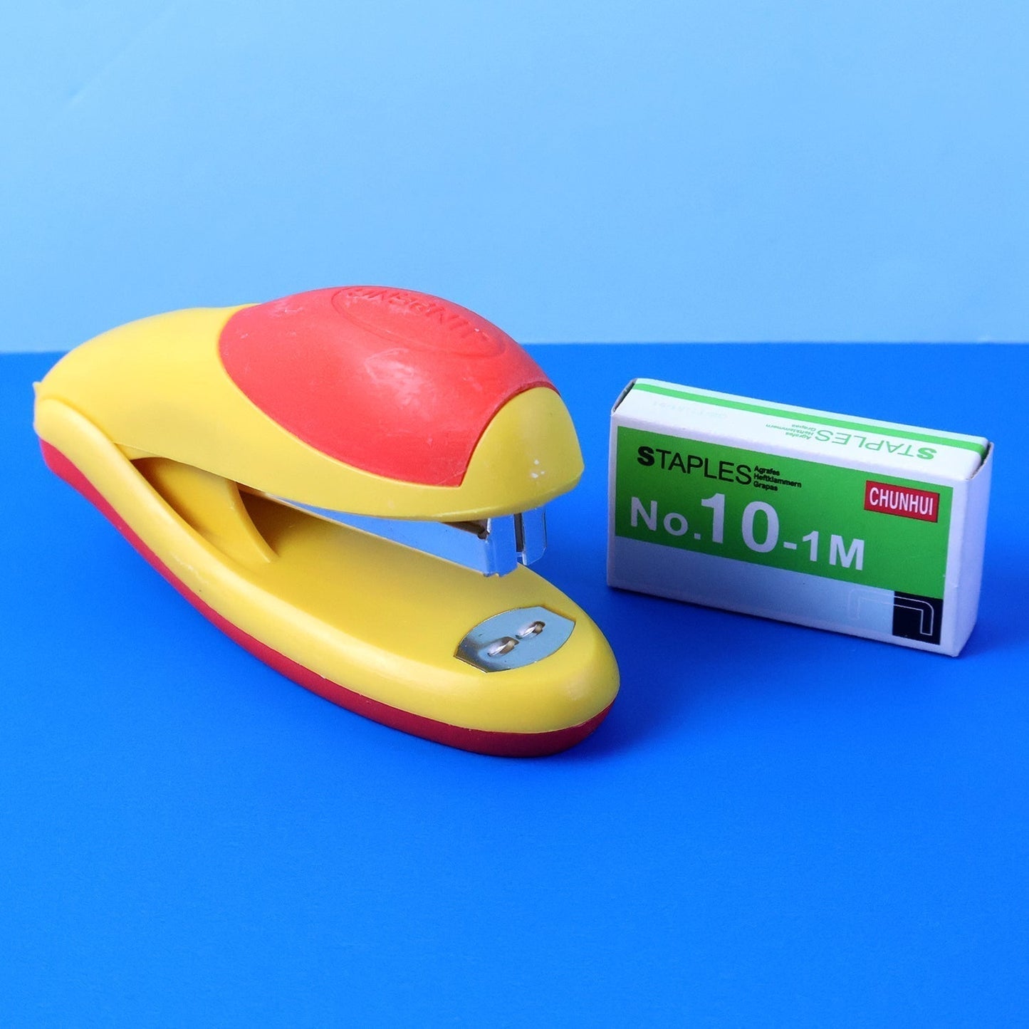 Heavy-Duty Desktop Stapler with Staple Pin Set