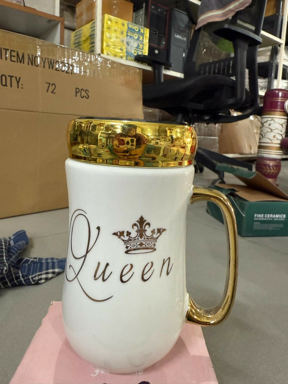 Premium Queen Ceramic Mug with Lid | Luxury Golden Handle & Crown Print | Stylish Tea & Coffee Cup for Women | Elegant Gift Mug for Wife, Girlfriend, Sister, Mom | Heat-Retaining Lid | Designer Mug for Home & Office (White â€“ Queen Edition)