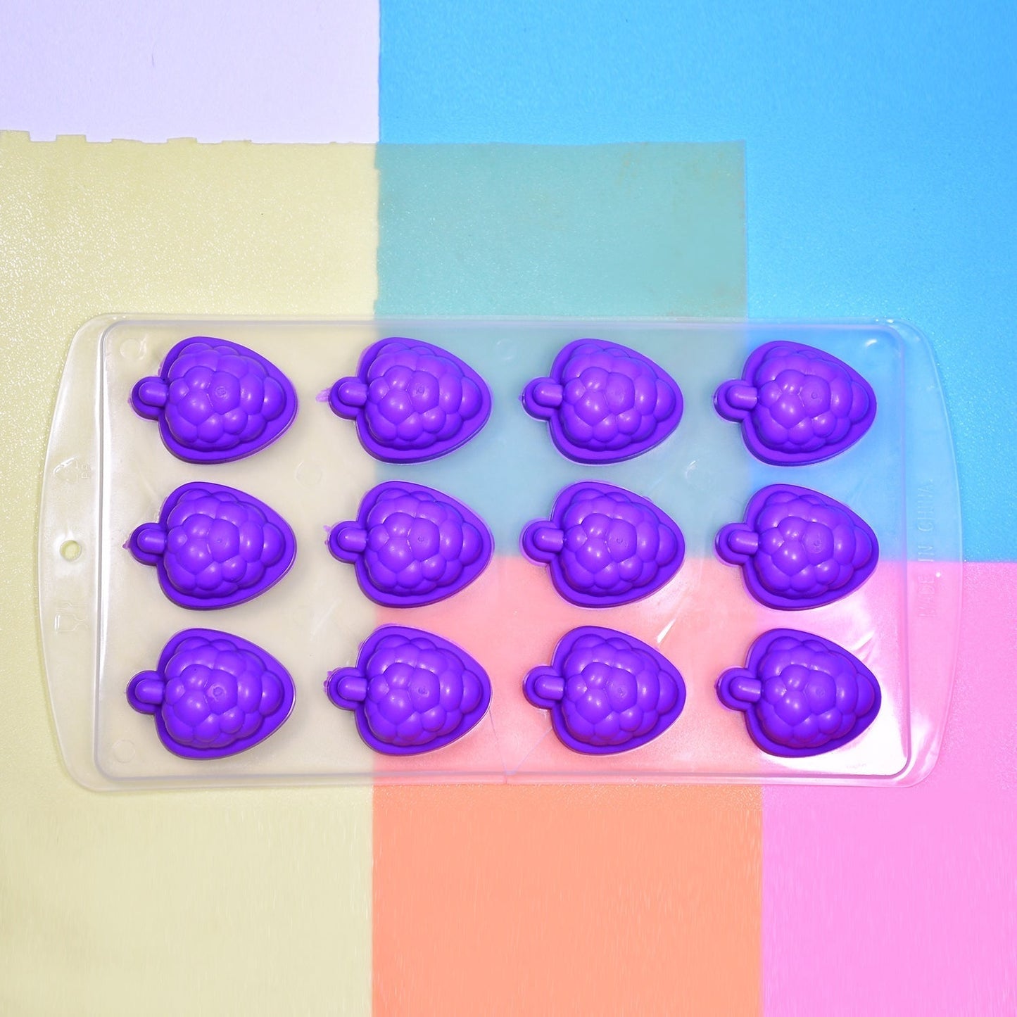 Mix design Ice Trays for Freezer with Easy to Release Flexible Silicone shape ice cavity.