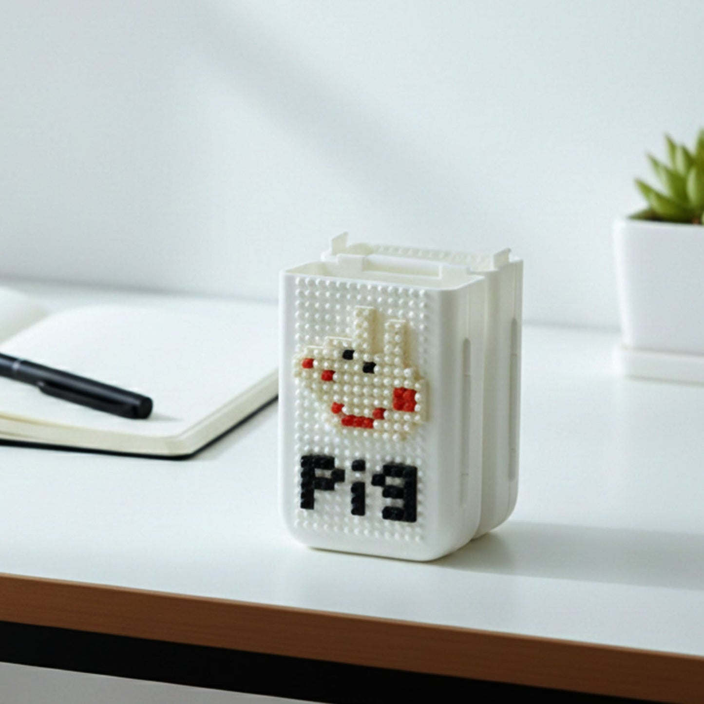 Decorative Pixel Art Style Desk Pen Holder (1 Pc)