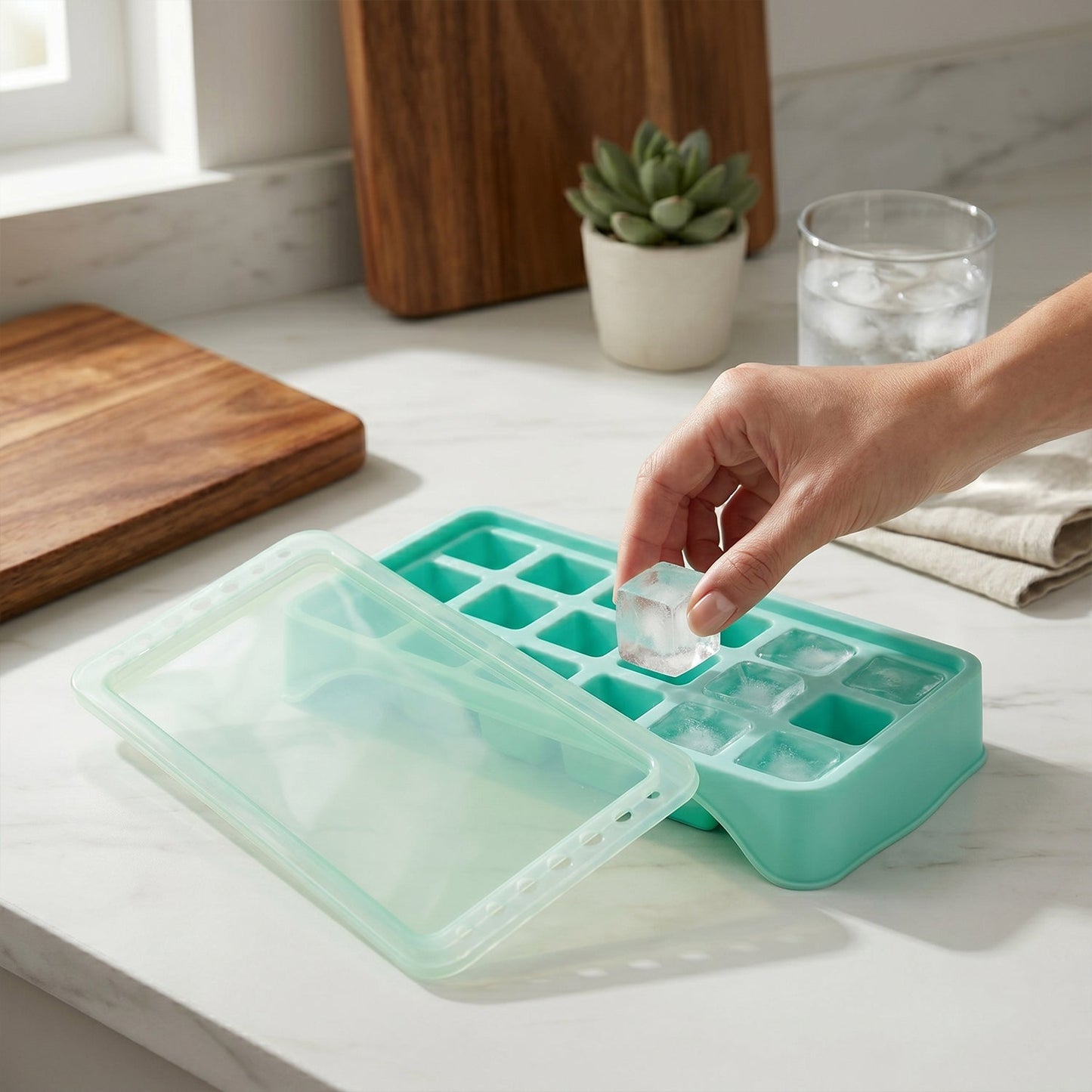 Premium 18‑Grid Pop Up Ice Tray with Lid (1 Pc)