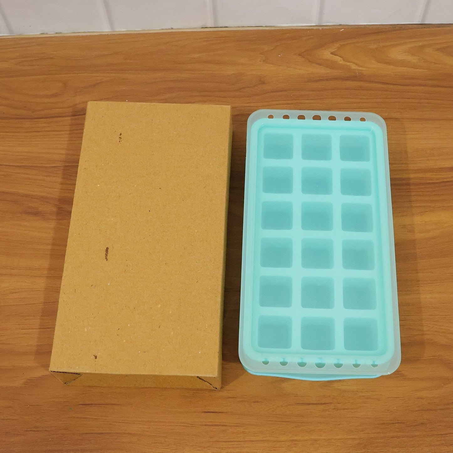 Premium 18‑Grid Pop Up Ice Tray with Lid (1 Pc)